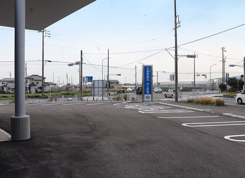 入り口前駐車場